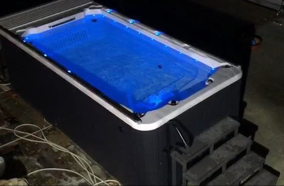 3,8 m „Endless Surf Swim“ SPA baseinas